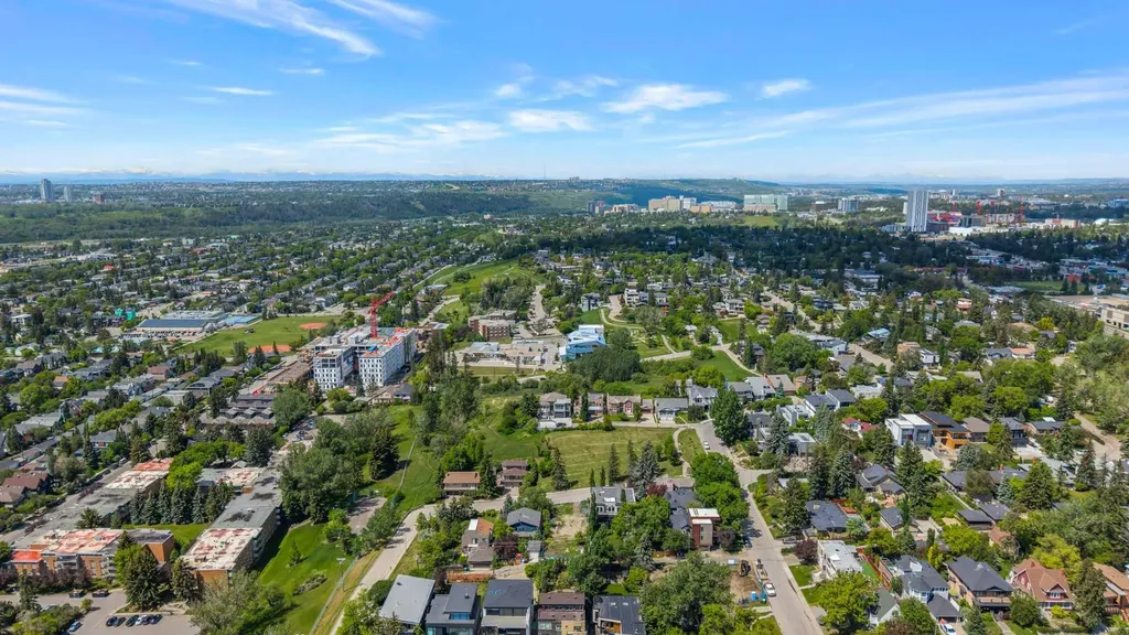 1116 16 Street NW Calgary AB T2N 2C5