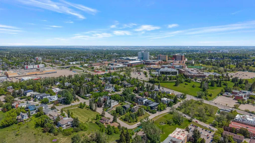 1116 16 Street NW Calgary AB T2N 2C5