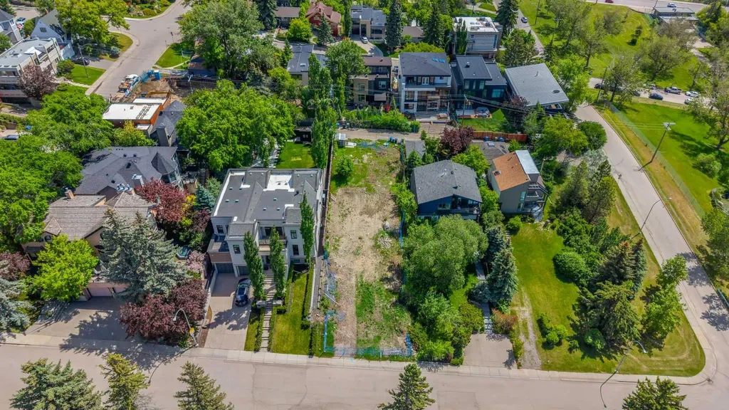 1116 16 Street NW Calgary AB T2N 2C5