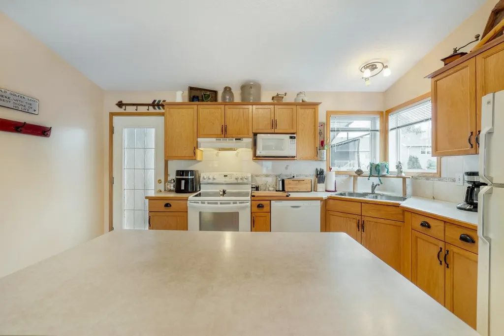 781 Red Crow Boulevard W Lethbridge AB T1K 7M4