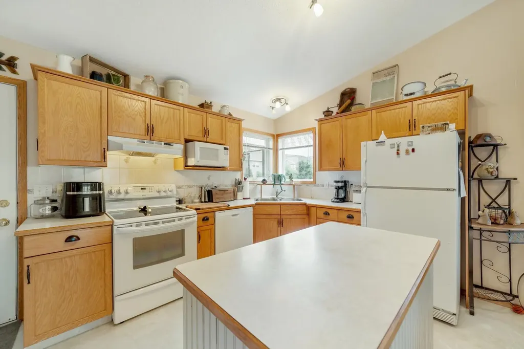 781 Red Crow Boulevard W Lethbridge AB T1K 7M4