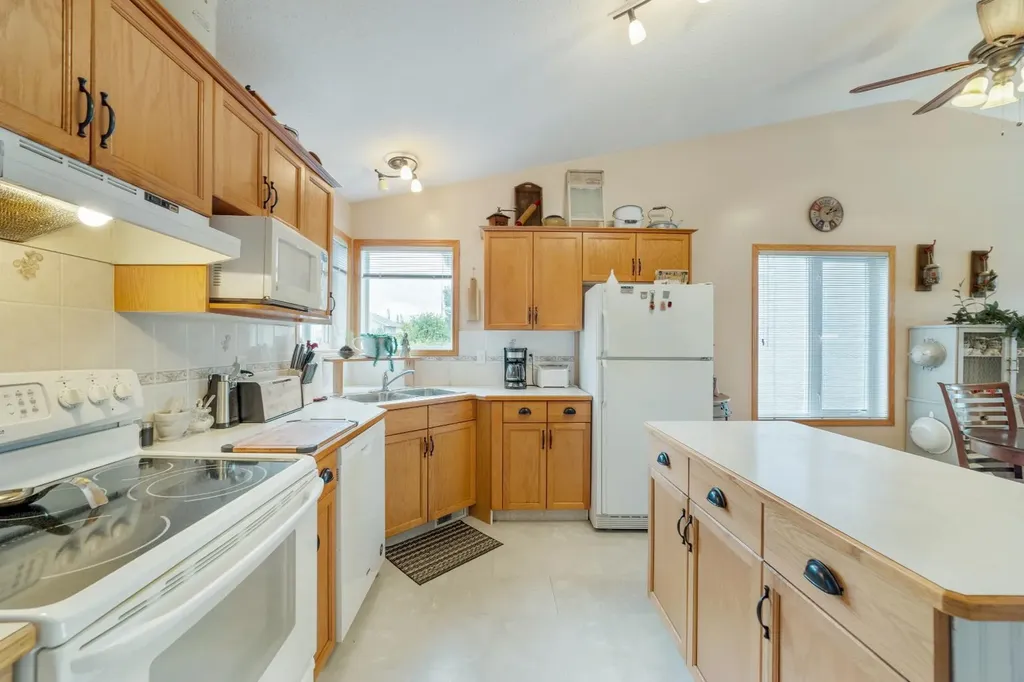 781 Red Crow Boulevard W Lethbridge AB T1K 7M4