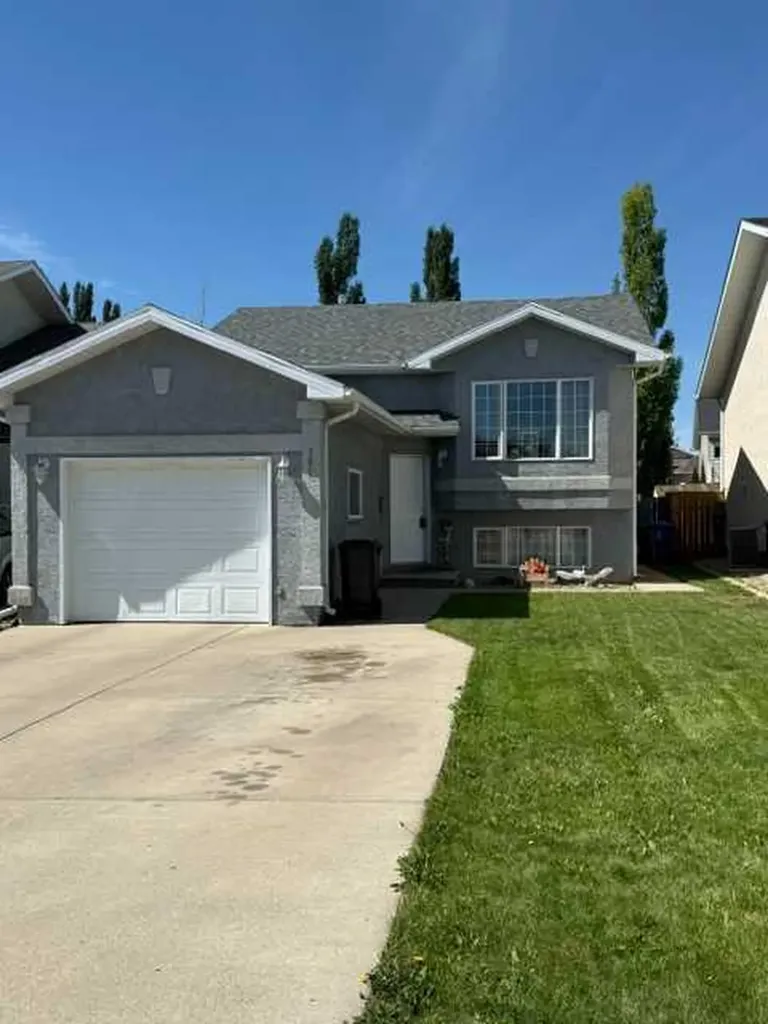 781 Red Crow Boulevard W Lethbridge AB T1K 7M4