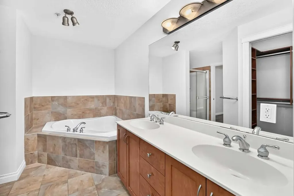 4 Hemlock Crescent SW Calgary AB T3C2Z1