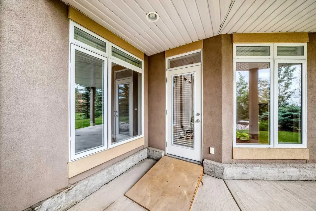 4 Hemlock Crescent SW Calgary AB T3C2Z1