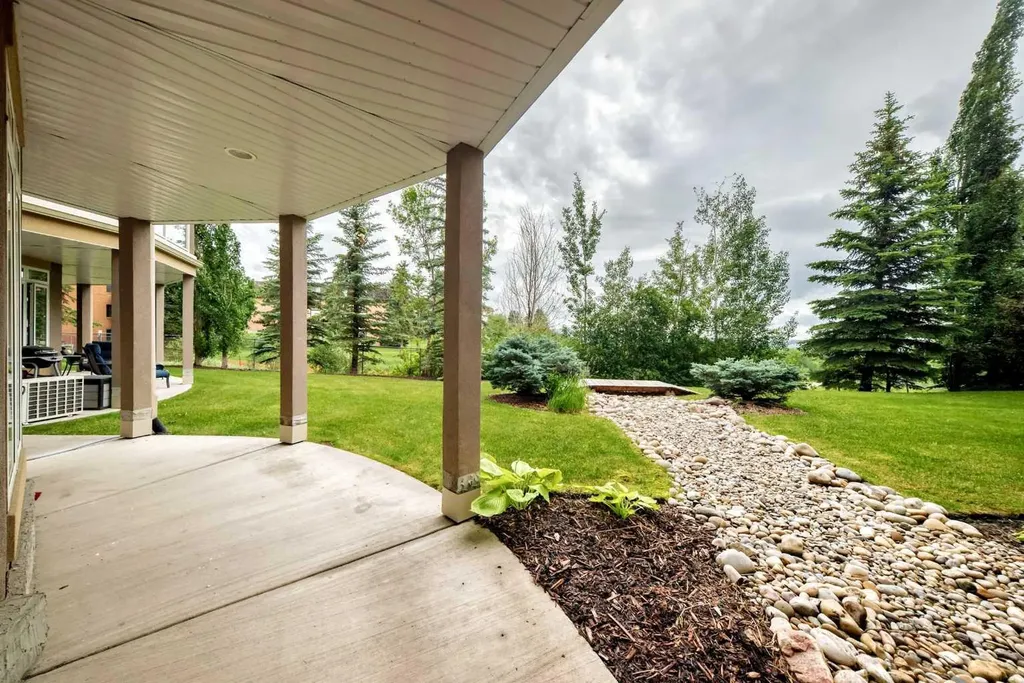 4 Hemlock Crescent SW Calgary AB T3C2Z1