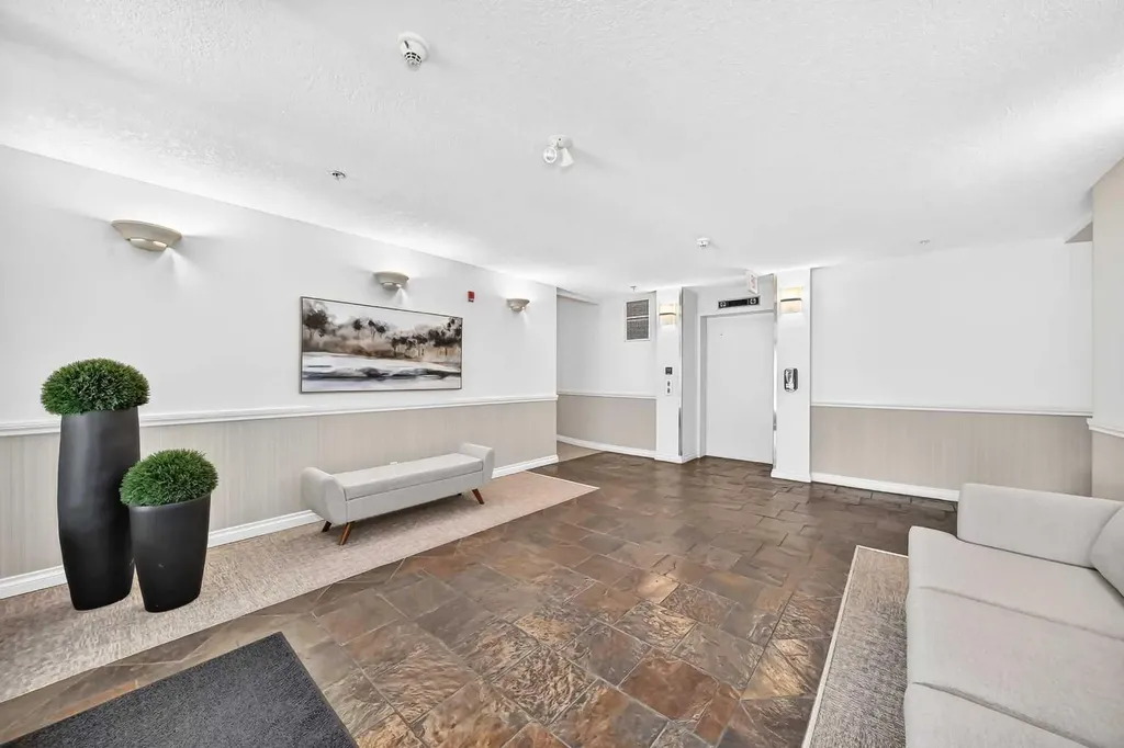 4 Hemlock Crescent SW Calgary AB T3C2Z1