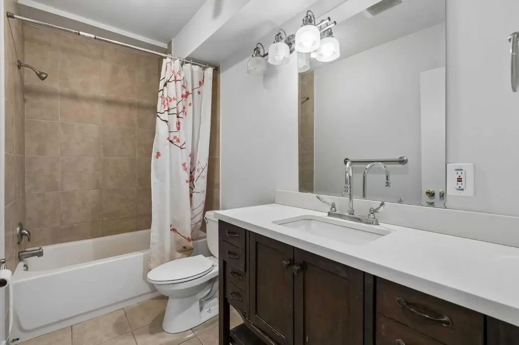 3726 Centre Street NE Calgary AB T2E 2Y3