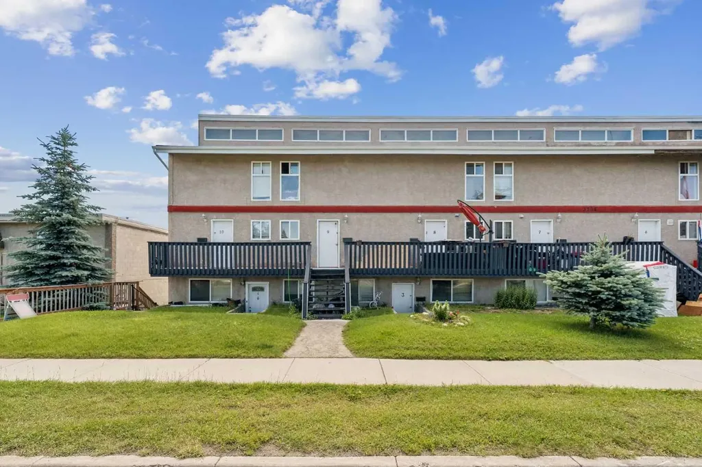 3726 Centre Street NE Calgary AB T2E 2Y3