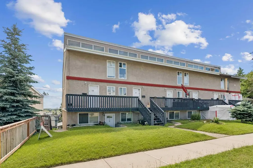 3726 Centre Street NE Calgary AB T2E 2Y3