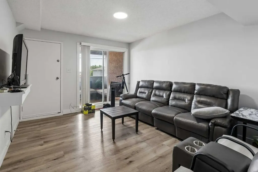 3726 Centre Street NE Calgary AB T2E 2Y3