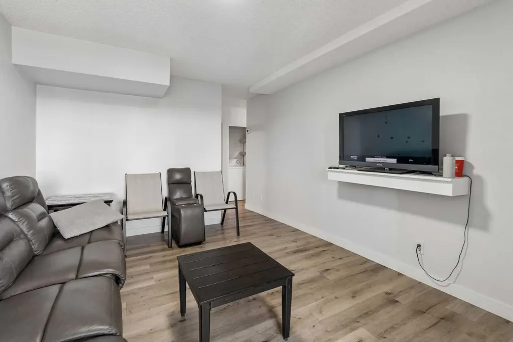 3726 Centre Street NE Calgary AB T2E 2Y3