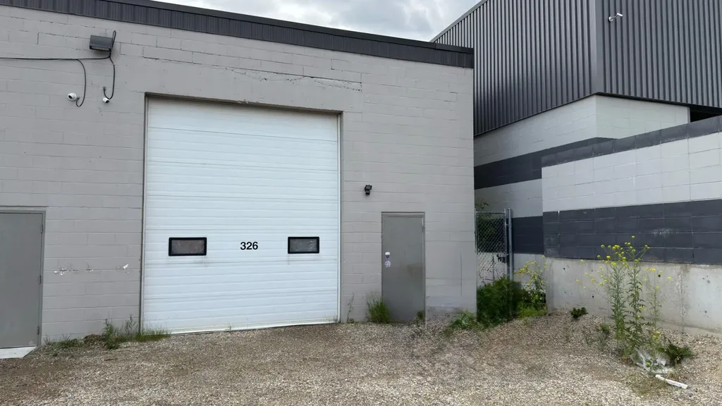 326 40 Avenue NE Calgary AB t3n 0x8