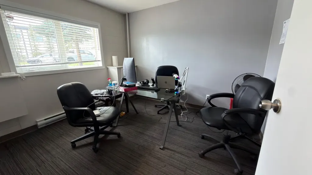 326 40 Avenue NE Calgary AB t3n 0x8