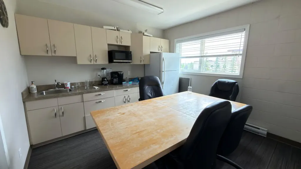 326 40 Avenue NE Calgary AB t3n 0x8