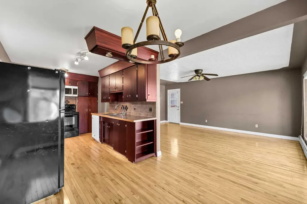 129 7 Street SE Medicine Hat AB T1A1J4