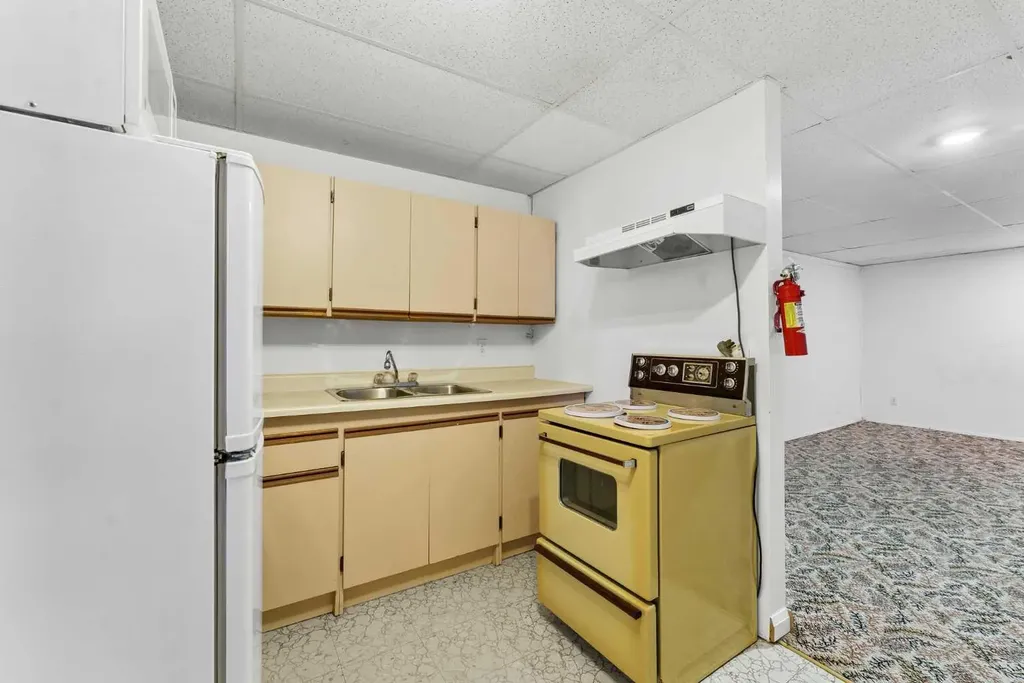 129 7 Street SE Medicine Hat AB T1A1J4