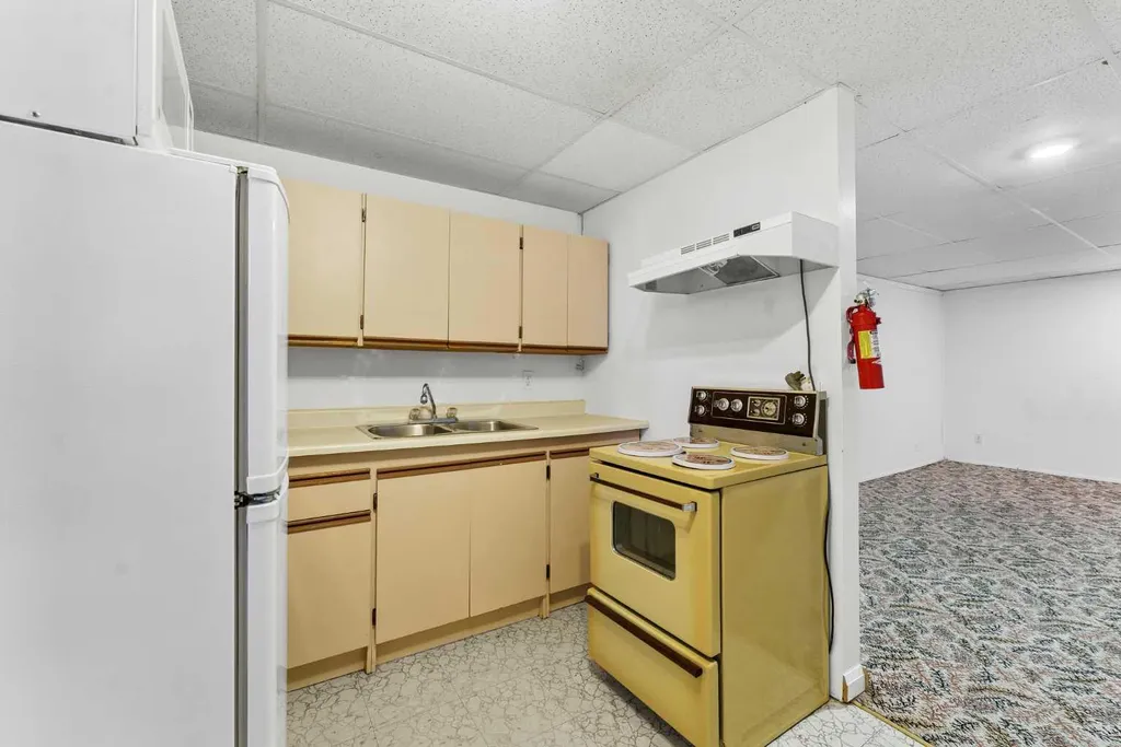 129 7 Street SE Medicine Hat AB T1A1J4