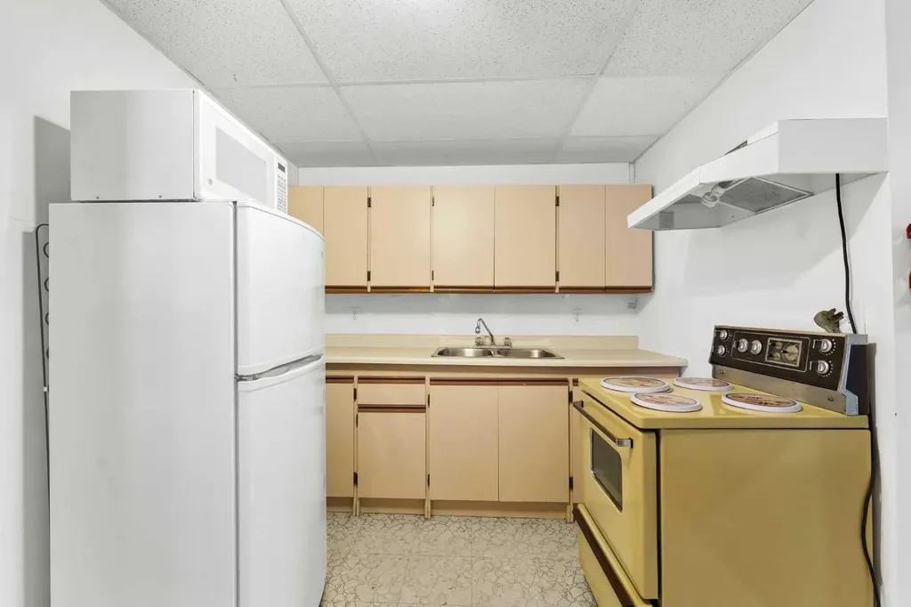 129 7 Street SE Medicine Hat AB T1A1J4