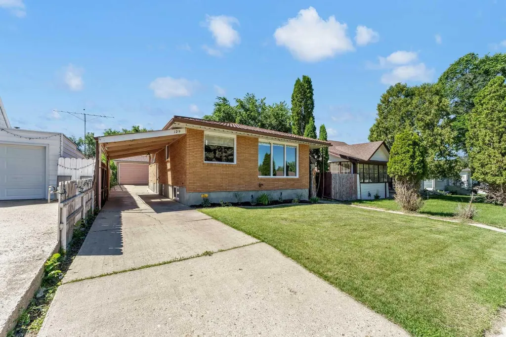 129 7 Street SE Medicine Hat AB T1A1J4
