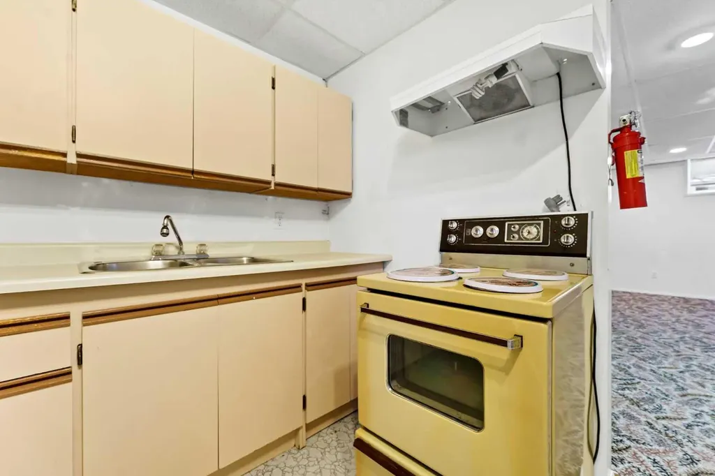 129 7 Street SE Medicine Hat AB T1A1J4