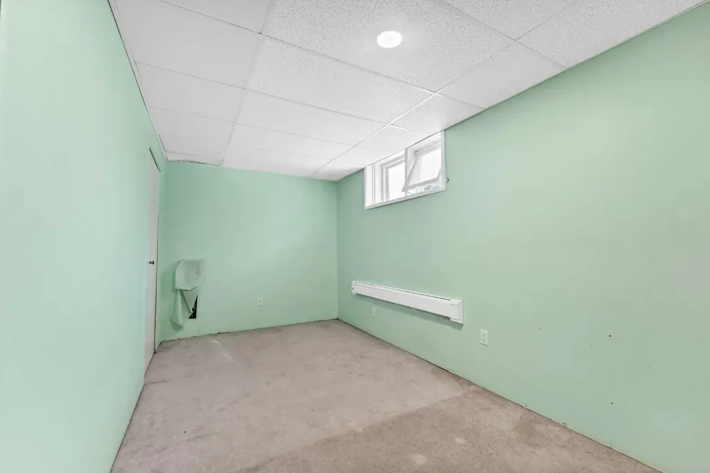 129 7 Street SE Medicine Hat AB T1A1J4