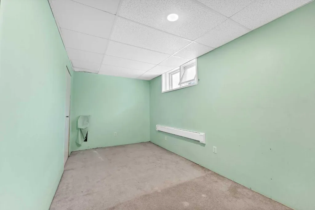 129 7 Street SE Medicine Hat AB T1A1J4