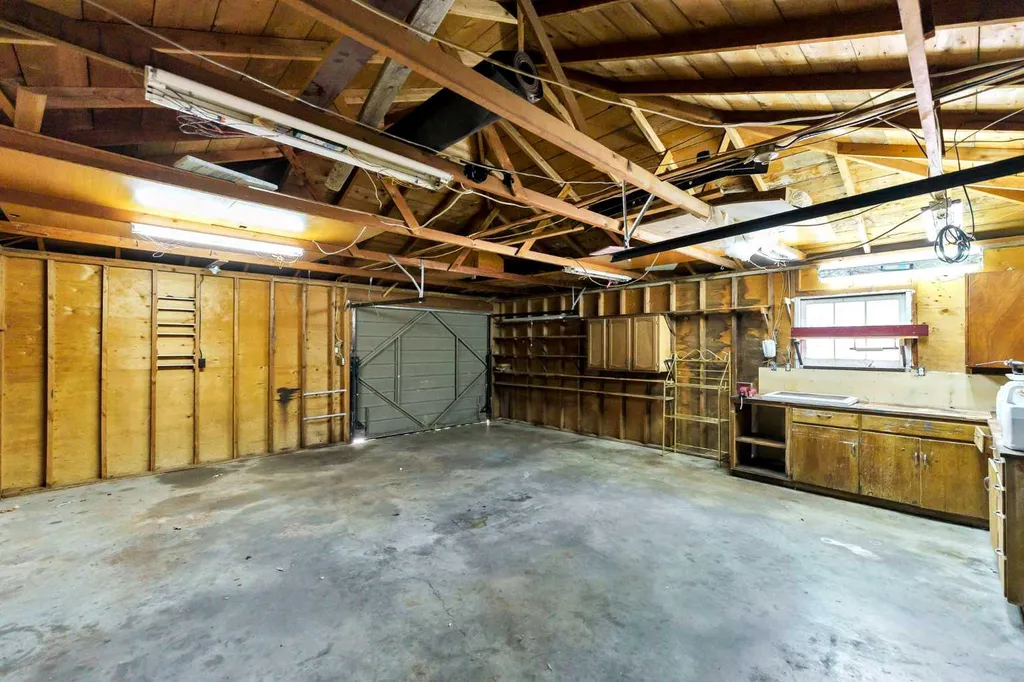 129 7 Street SE Medicine Hat AB T1A1J4