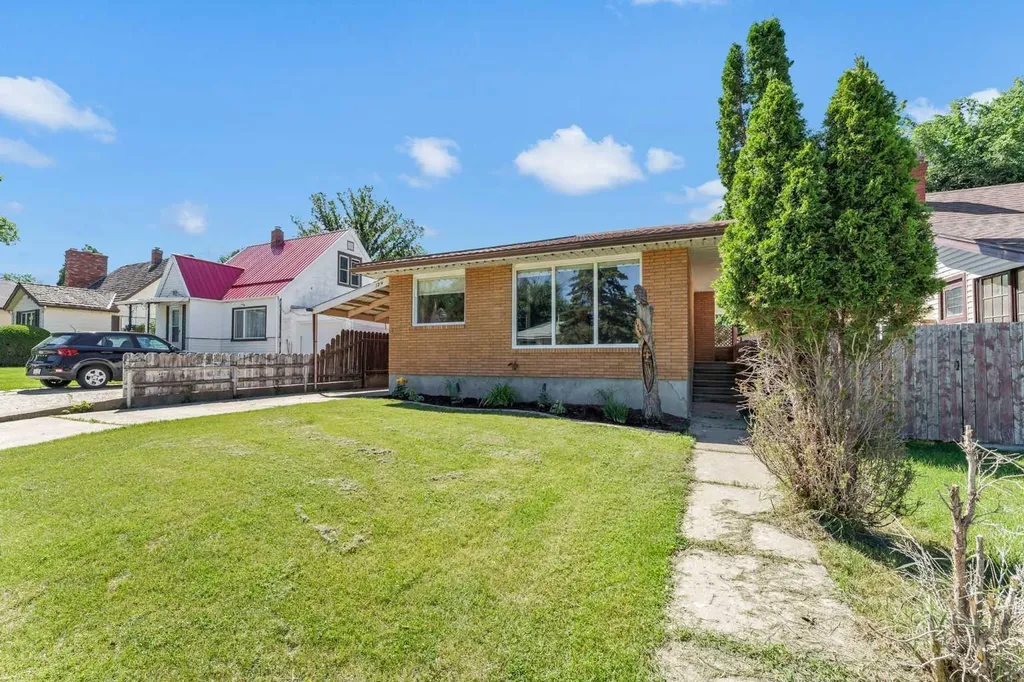 129 7 Street SE Medicine Hat AB T1A1J4