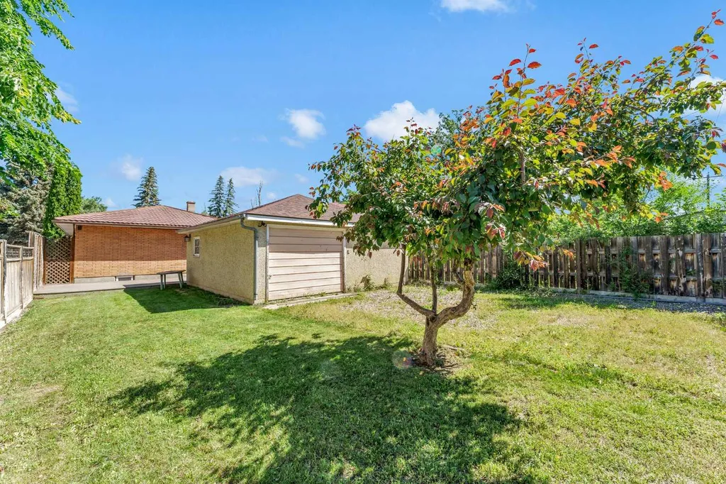 129 7 Street SE Medicine Hat AB T1A1J4