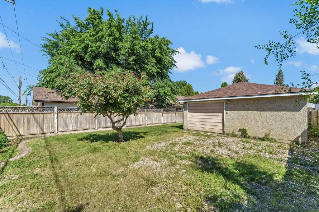 129 7 Street SE Medicine Hat AB T1A1J4