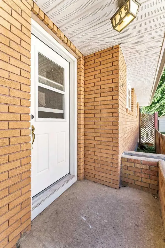 129 7 Street SE Medicine Hat AB T1A1J4