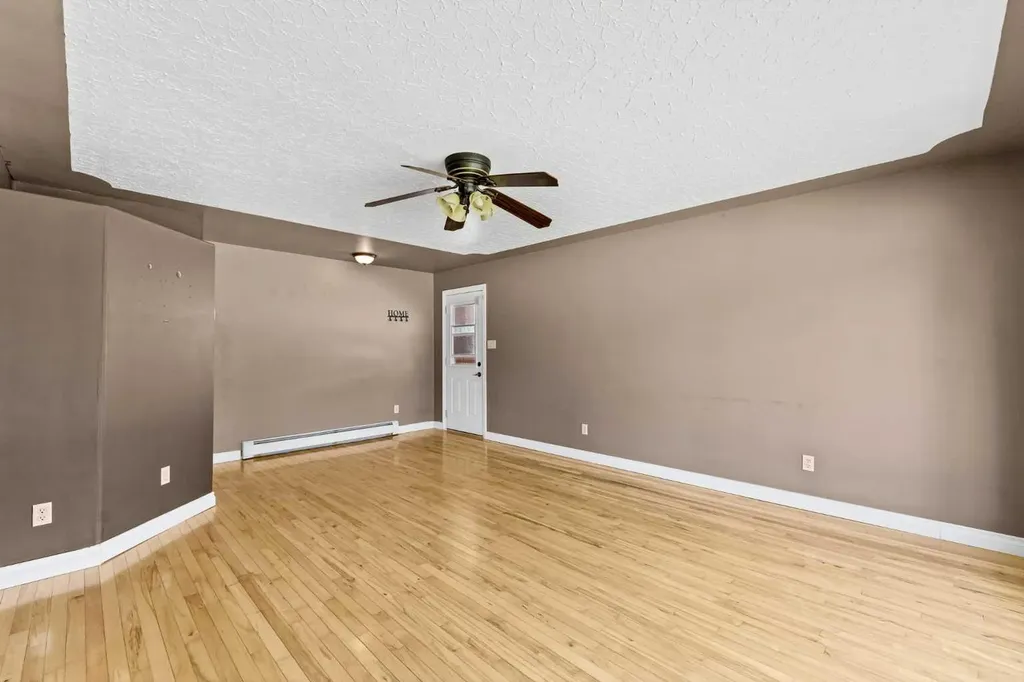 129 7 Street SE Medicine Hat AB T1A1J4