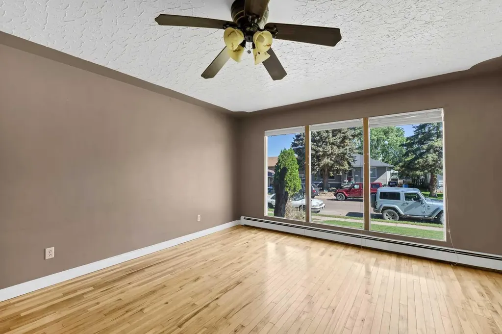 129 7 Street SE Medicine Hat AB T1A1J4