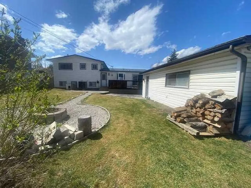 115 Alder Drive Hinton AB T7V 1C7