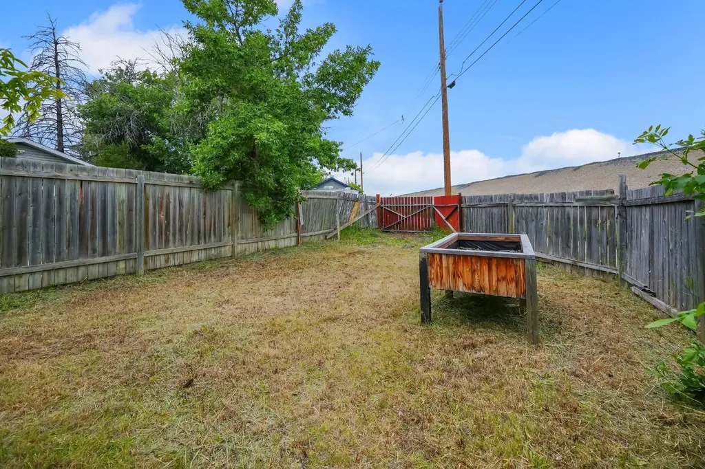 2714 74 Avenue SE Calgary AB T2C 4M3