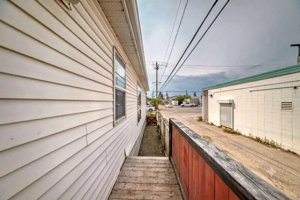 2714 74 Avenue SE Calgary AB T2C 4M3