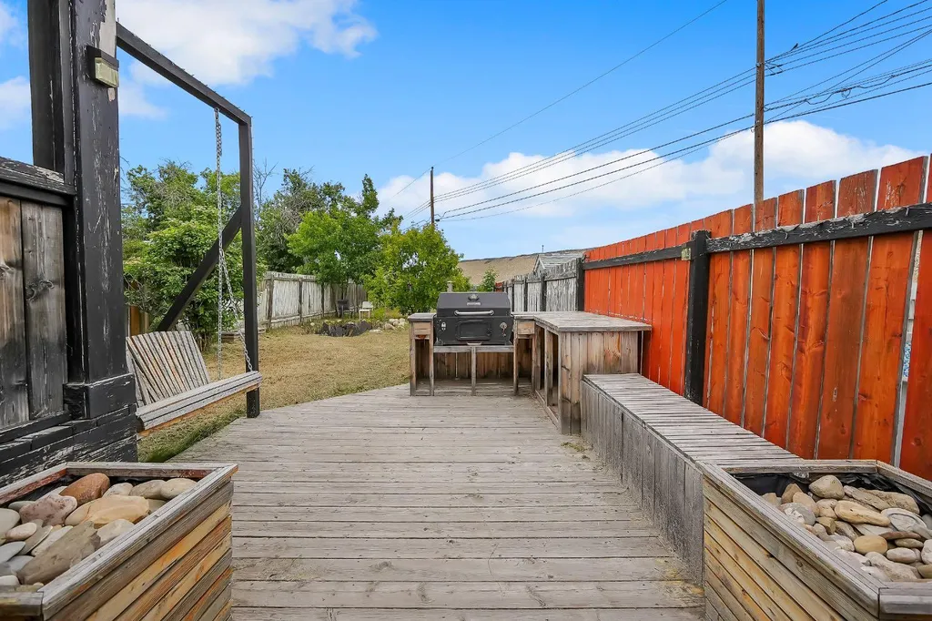 2714 74 Avenue SE Calgary AB T2C 4M3