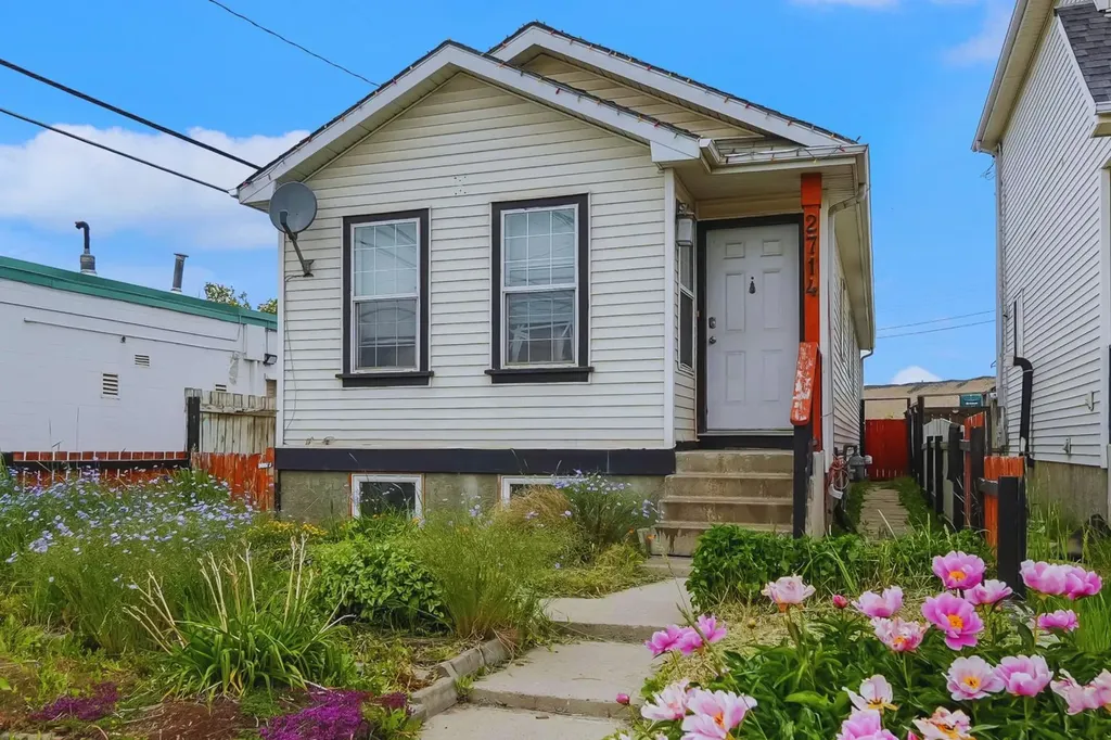 2714 74 Avenue SE Calgary AB T2C 4M3