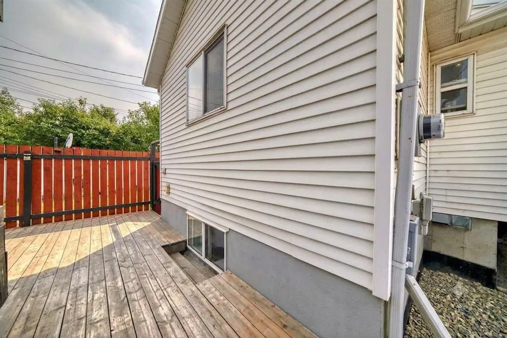 2714 74 Avenue SE Calgary AB T2C 4M3