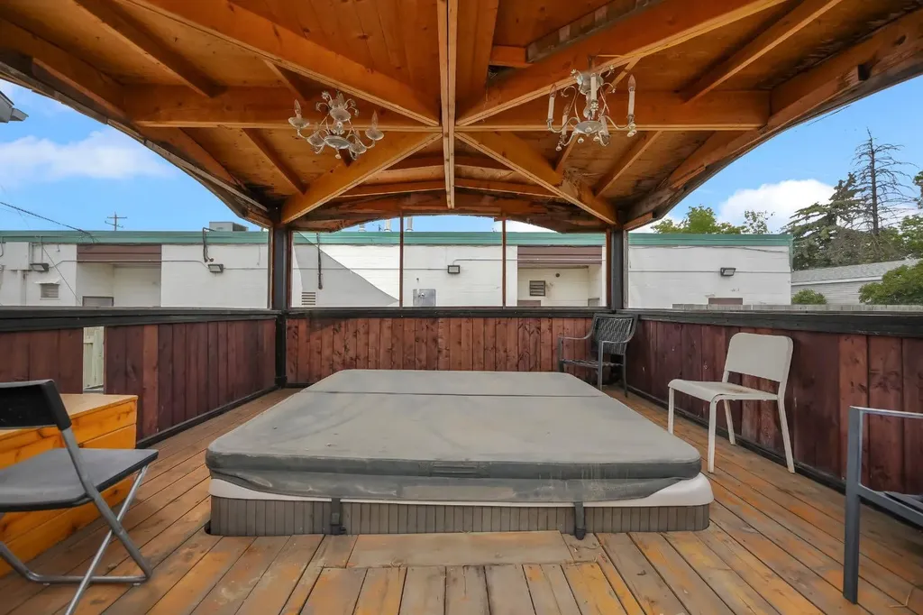2714 74 Avenue SE Calgary AB T2C 4M3