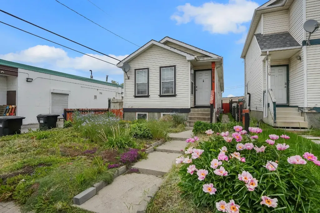 2714 74 Avenue SE Calgary AB T2C 4M3