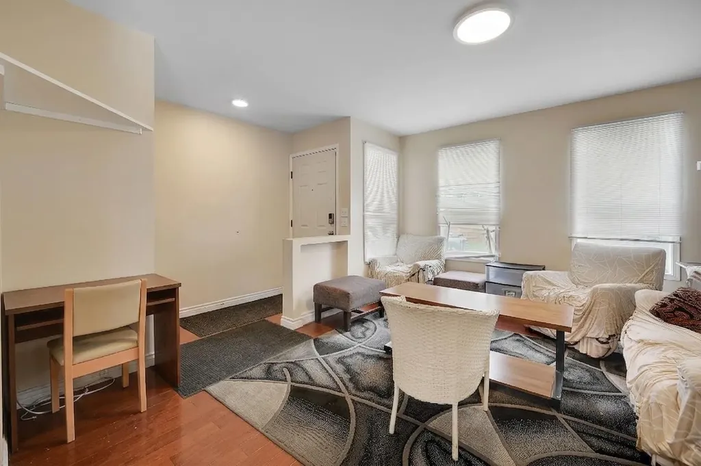 2714 74 Avenue SE Calgary AB T2C 4M3