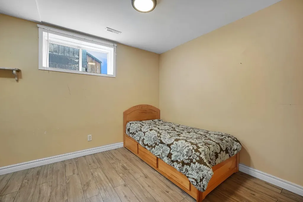 2714 74 Avenue SE Calgary AB T2C 4M3