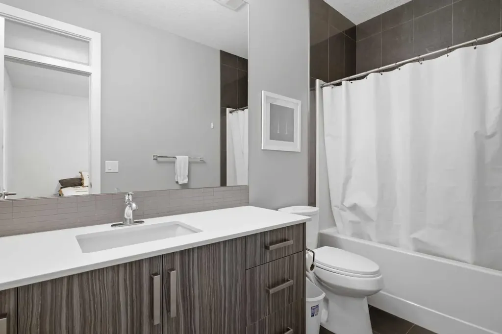308 11 Avenue NE Calgary AB T3E 0Z1