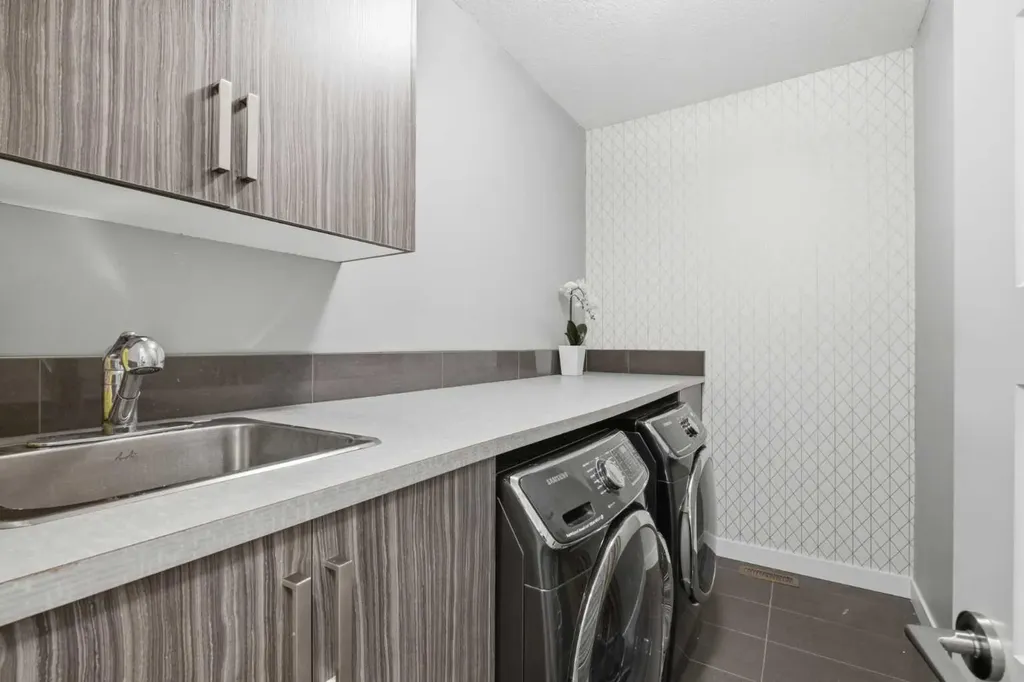 308 11 Avenue NE Calgary AB T3E 0Z1
