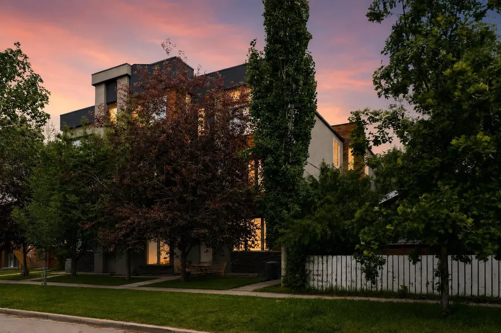 308 11 Avenue NE Calgary AB T3E 0Z1