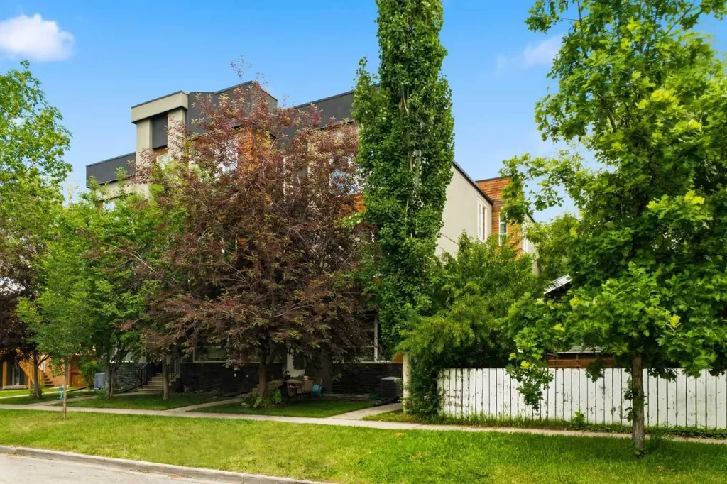 308 11 Avenue NE Calgary AB T3E 0Z1