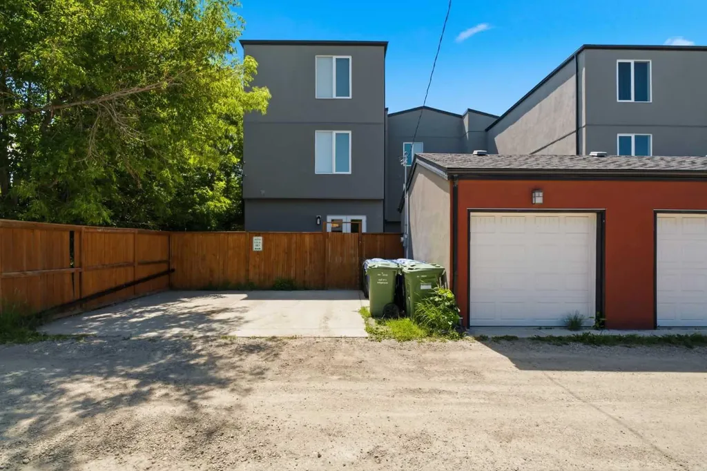 308 11 Avenue NE Calgary AB T3E 0Z1