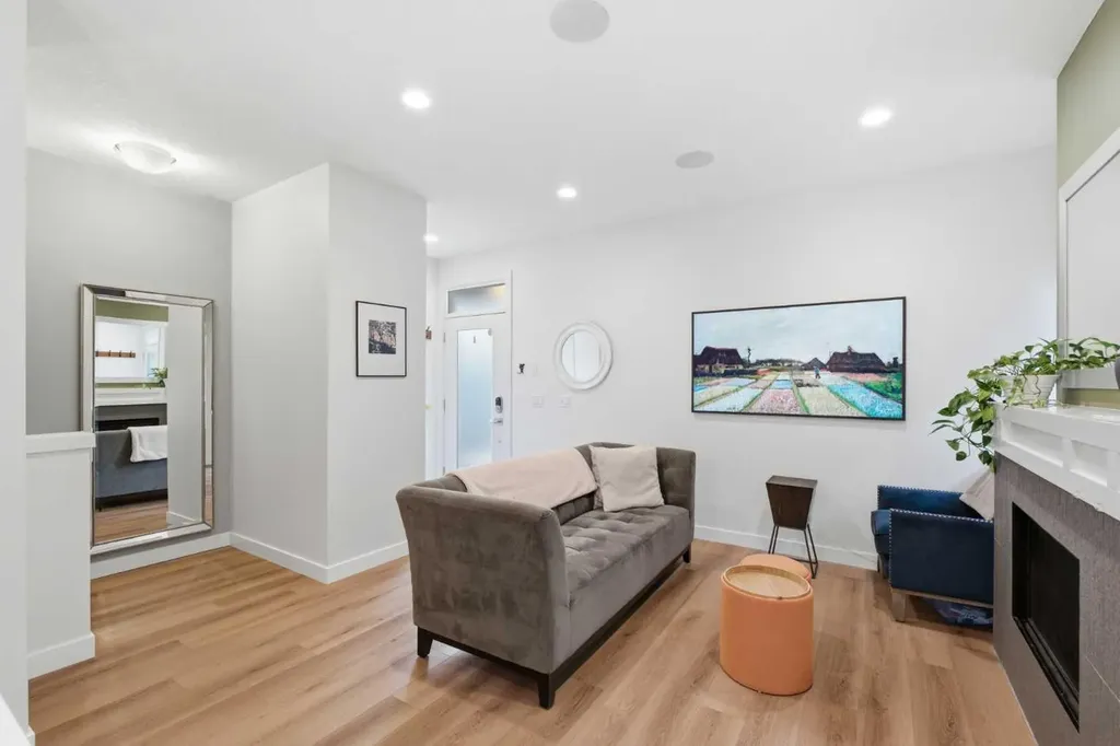 308 11 Avenue NE Calgary AB T3E 0Z1